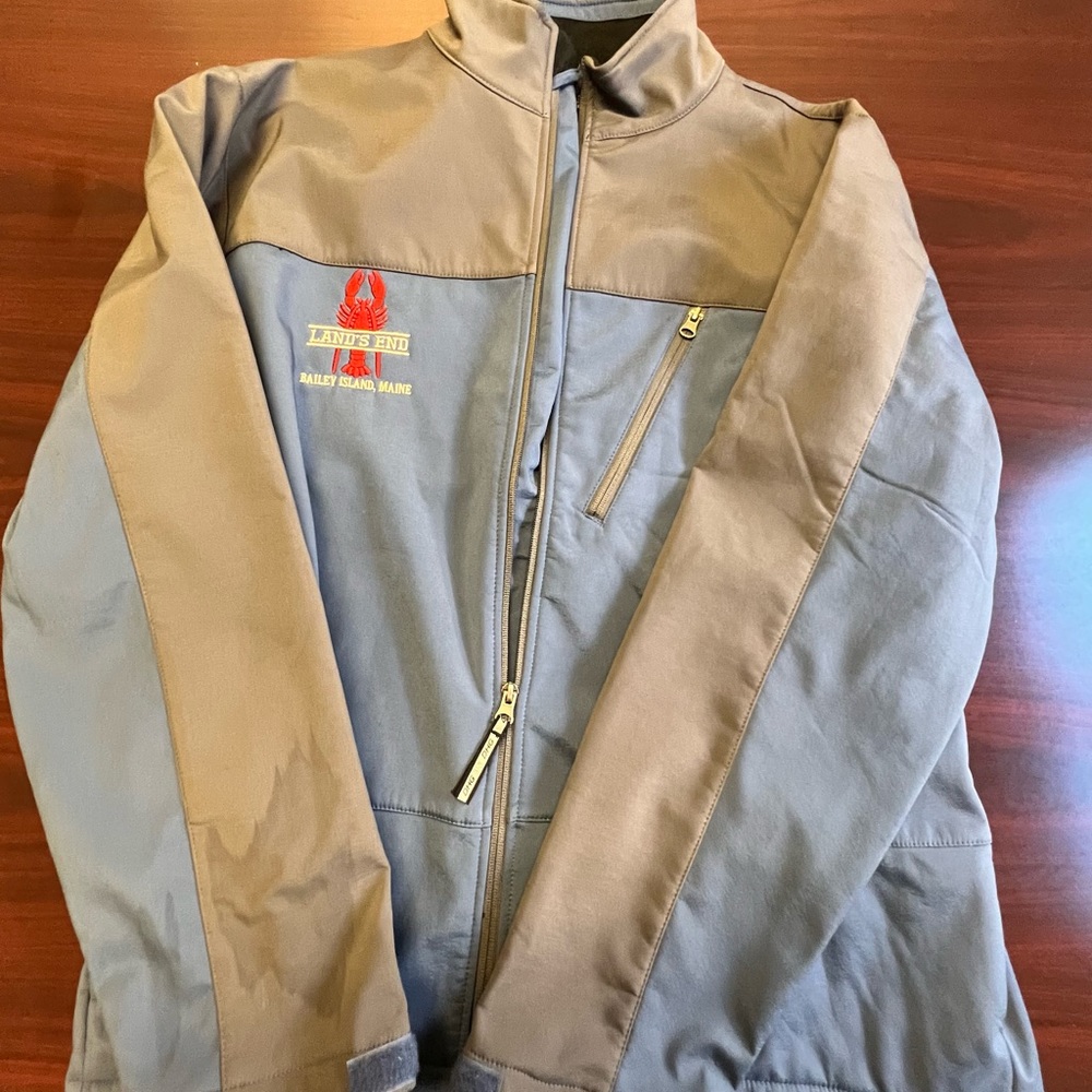 Great never worn Lands End jacket with Bailey Island Maine on the jacket.